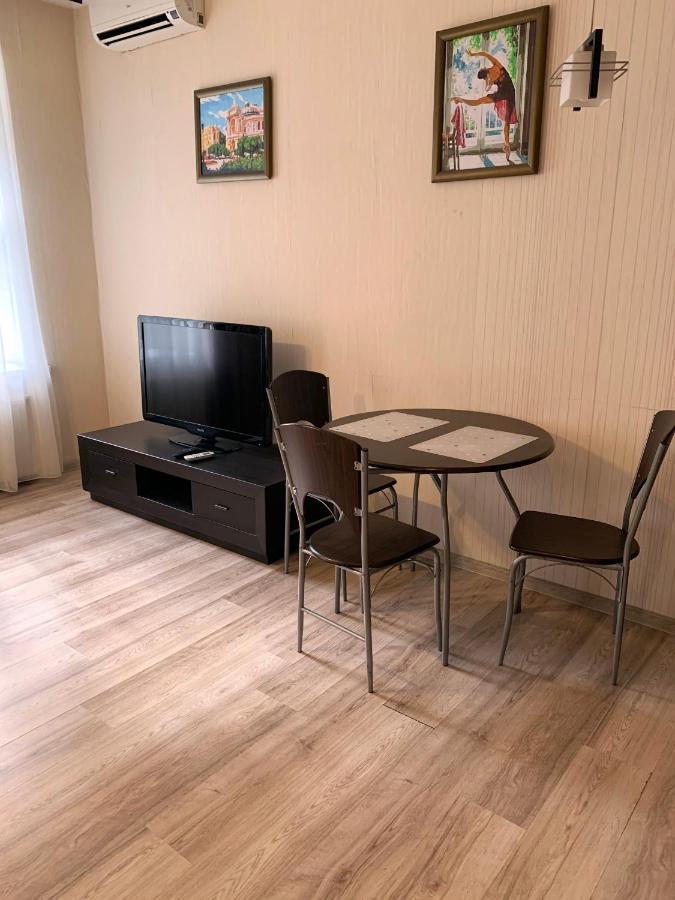 Excellent Apartment In The Center Of Odessa ภายนอก รูปภาพ